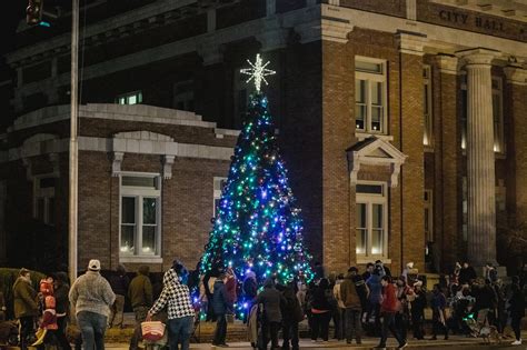 1000 Words: Downtown Rome Christmas Parade - Read V3