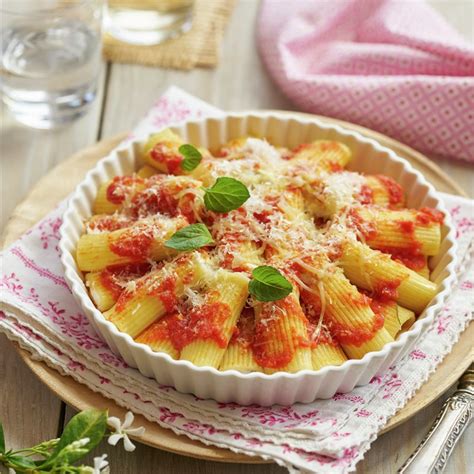Macarrones XL rellenos de bonito y requesón