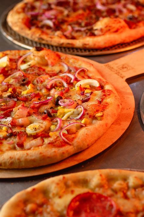 Irresistible BBQ Chicken Pizza: Perfect Blend of Flavors - Life Conceptual