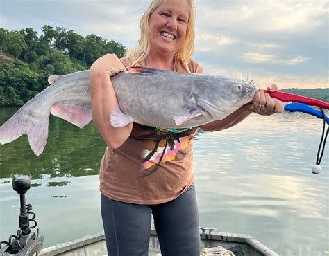 TENNESSEE RIVER MONSTERS FISHING GUIDE SERVICE - STRIPER, CATFISH ...