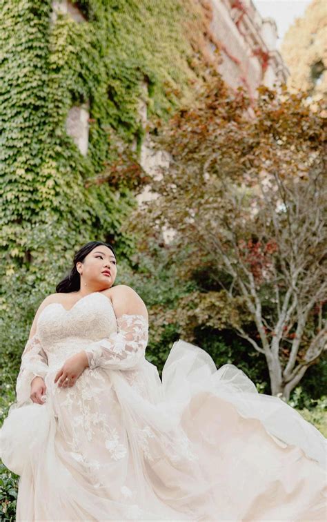Boho Plus Size Wedding Dress with Off-the-Shoulder Sleeves