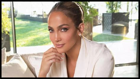 Jennifer Lopez mocks the US economy by sharing a nostalgic meme on ...