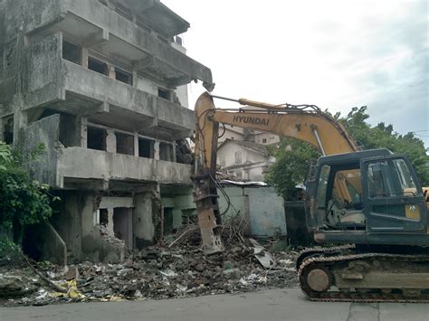 50-year-old, three-story dilapidated Nataraj Building demolished in ...
