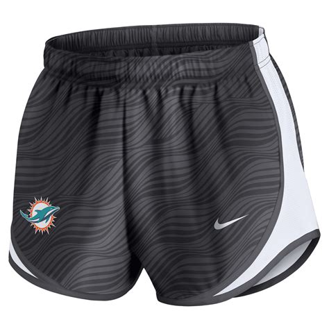 Dolphin Shorts Nudes