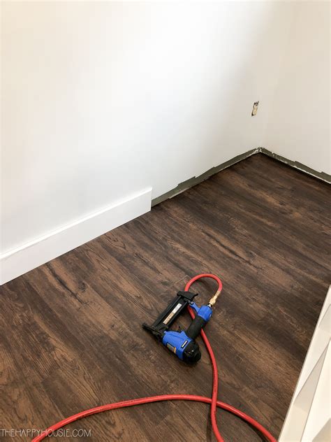 How To Install Vinyl Plank Flooring On Concrete Wall | Viewfloor.co
