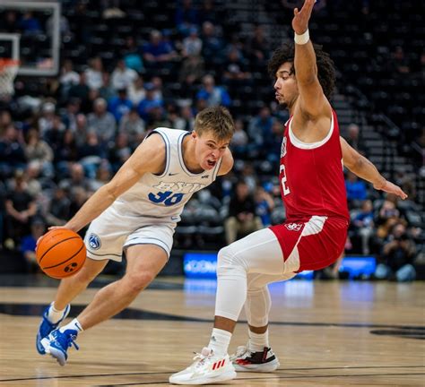 South Dakota men’s basketball team holds off BYU, 69-68