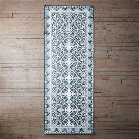 The Benefits Of Vinyl Floor Runners - Flooring Designs