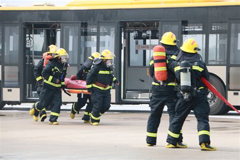 图片 郑州机场成功举行消防救援应急演练_民航资源网