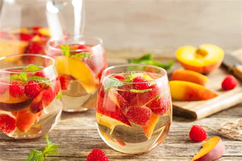 Sangria Cocktail Recipe | TheFoodist