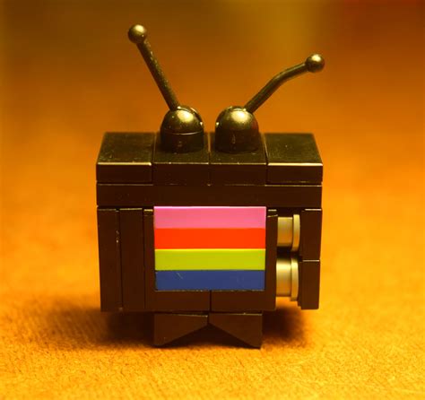 How to Build a LEGO Working TV 的图像结果