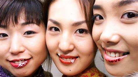 Japanese women wearing brighter shades of lipstick means economy is ...