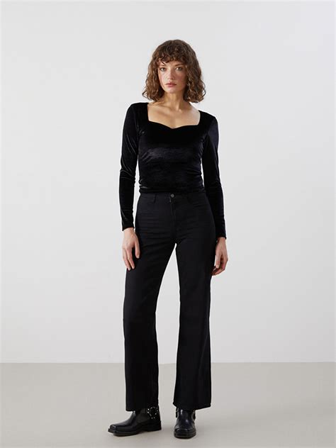 Siyah Kalp Yaka Kadife Kadın Bluz - W4DN43Z8-CVL | LCW