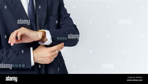 No Face Man in Business Suit 的图像结果