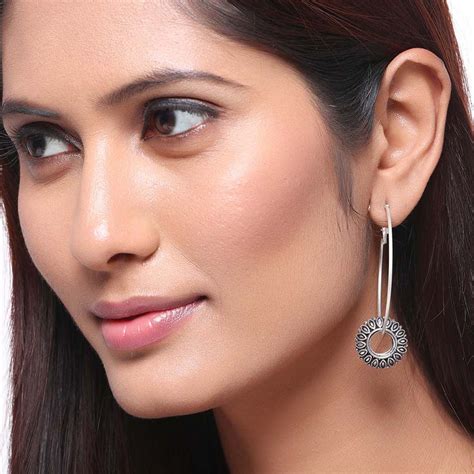 Work Essentials Wire Hoop Earrings – VOYLLA