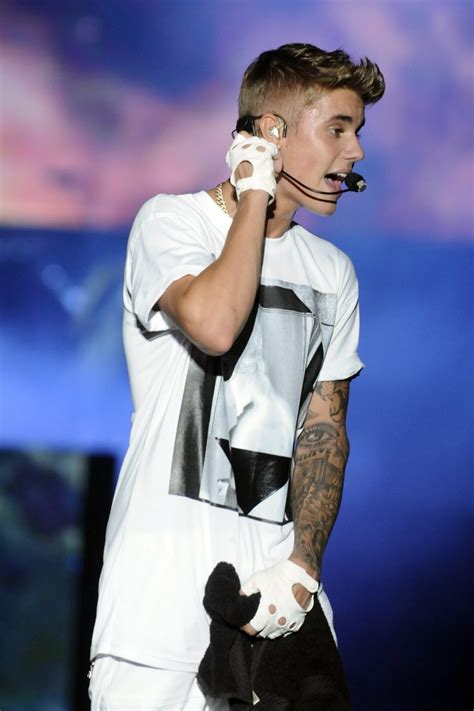 Justin Bieber Caught On Camera Leaving Brothel in Brazil - IBTimes India