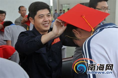 海南省技师学院举办成人礼 650名学生读《弟子规》-新闻中心-南海网