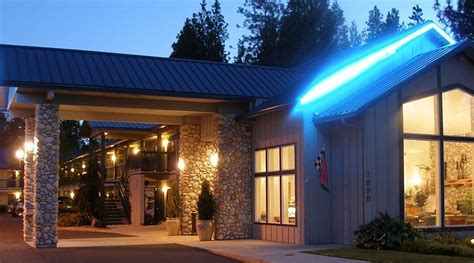 EDGEWATER INN (Shady Cove) - Hotel Reviews, Photos, Rate Comparison ...