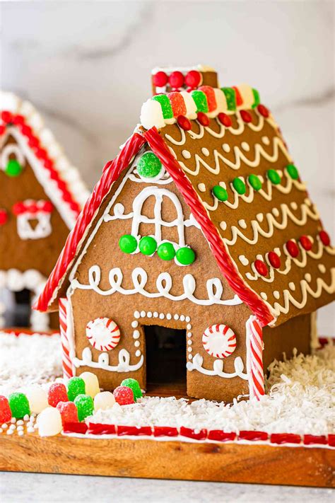 Transform Your Door into a Festive Treat with These Gingerbread House ...