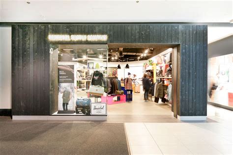 Local Retail Store Building 的图像结果