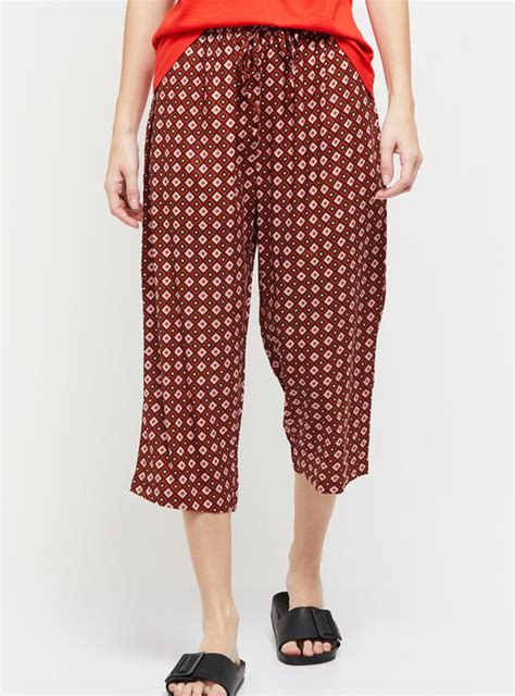 Buy Women Printed Elasticated Capris Online at just Rs. 549.0 ...