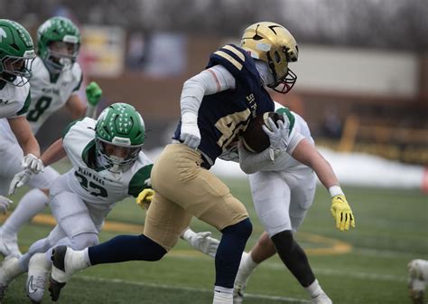 Blair Oaks overpowers St. Pius X in Class 2 football state championship ...