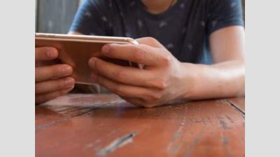 Delhi Lockdown News: High screen time during lockdown can affect ...