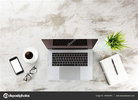 Computer Table Top View 的图像结果