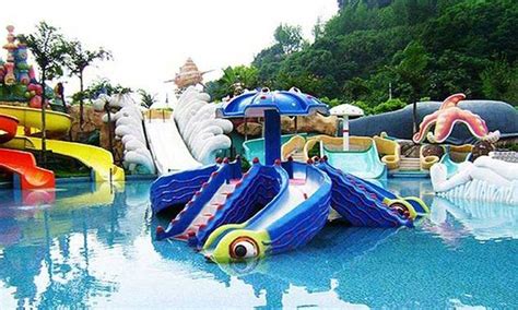 珠海海边度假酒店的游泳池高清图片下载-正版图片501550325-摄图网