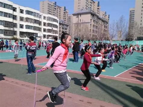 奎文区幸福街小学组织学生跳绳比赛_教育_潍坊大众网