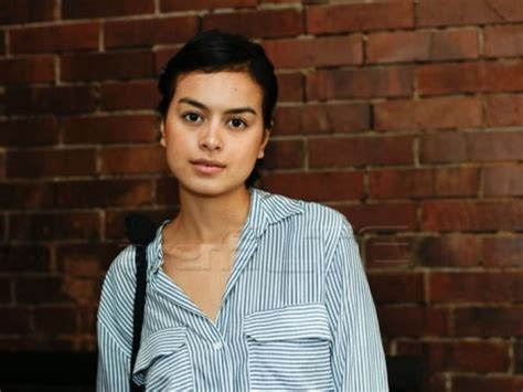 Eva Celia : Layanan 4G LTE Bantu Aku Banget!