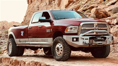 How Wide Is A Dually Truck: Essential Measurements Explained - Fordmasterx