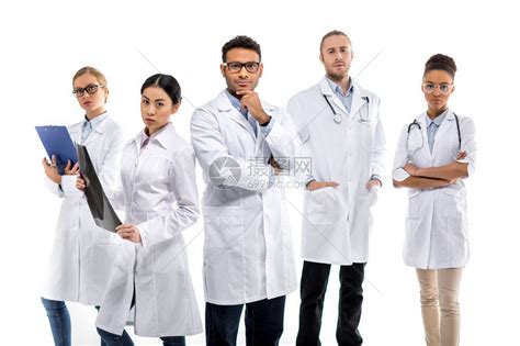一群自信的年轻专业医生一起站在一起孤立在高清图片下载-正版图片502603926-摄图网