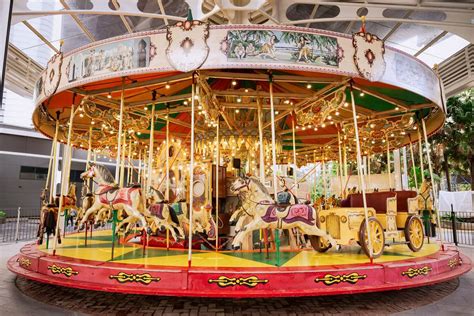 Carousel Using HTML and CSS 的图像结果