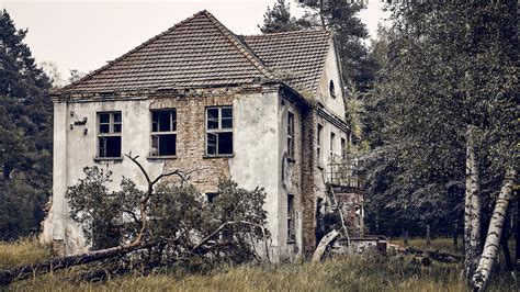6 Things to Look Out For When Buying An Old House - BUILD Magazine