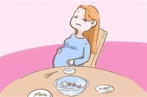 怀孕初期有恶心感，但很容易饿，很能吃，是正常现象吗？
