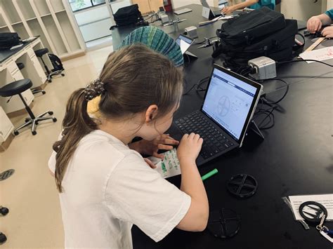 Rezultat imagine pentru Free SolidWorks Teaching Tech