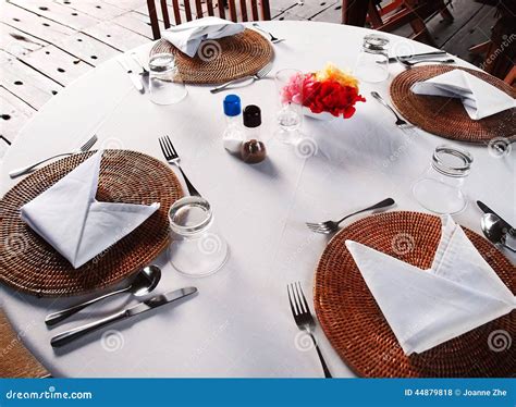 Restaurant Table Setting 的图像结果