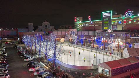 The Extraordinary Chicago Wolves Open-Air Ice Rink Has Returned To Rosemont