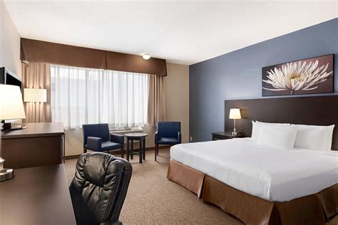 DAYS INN BY WYNDHAM MONTREAL AIRPORT CONFERENCE CENTRE - Hotel Reviews ...