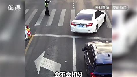 点赞！四辆车一起闯红灯，为生命让行，交警：不予处罚_凤凰网视频_凤凰网