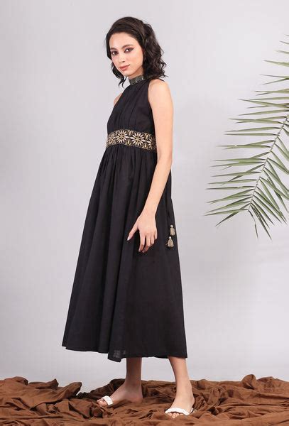 Black Halter Midi Dress with Kantha Embroidery – TJORI