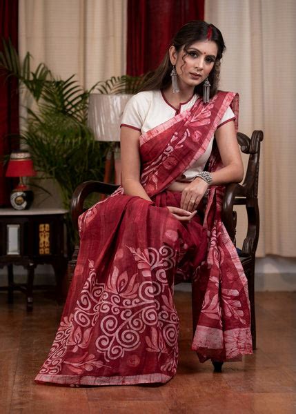 Exclusive Maroon color hand batik pure cotton saree – Sujatra