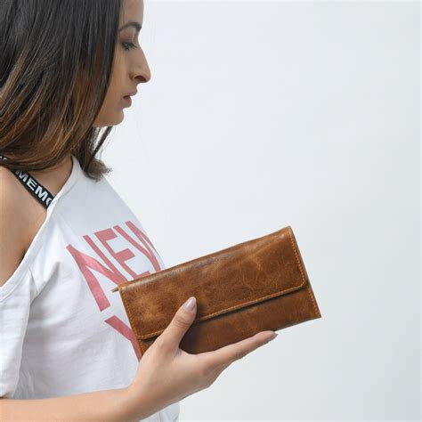 Ellison Women’s Tan Leather Wallet – Elegant & Compact Hand Purse for ...