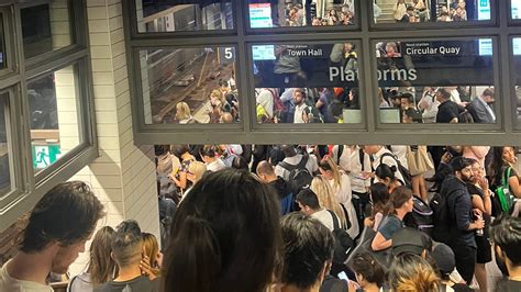 Australia: Sydney rail network brought to a standstill by failure of ...