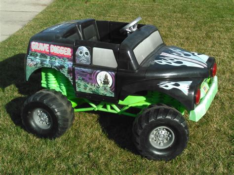 Grave Digger monster truck Power Wheels new long run time battery! for ...