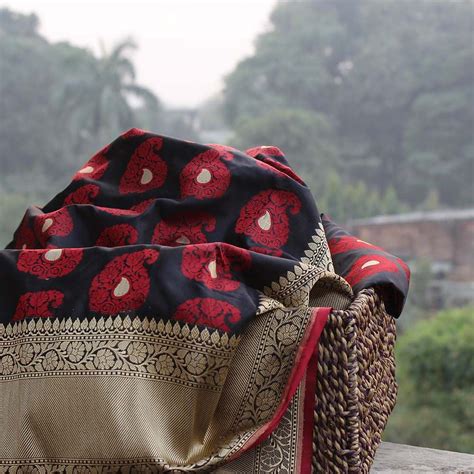 Black Pure Katan Silk Banarasi Handloom Saree - Tilfi