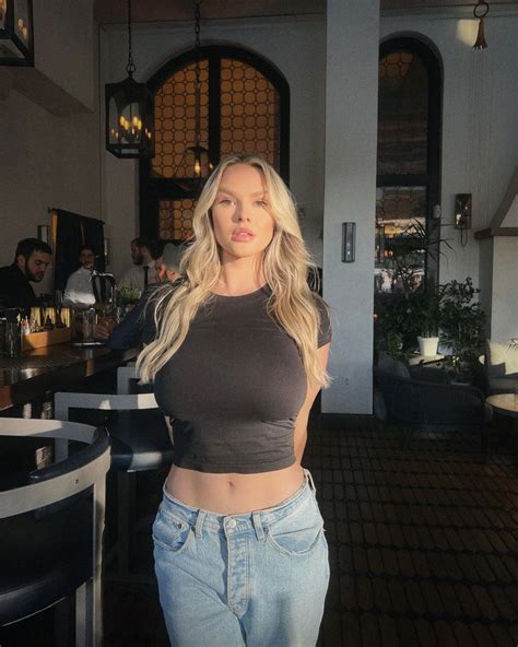 Kinsey Wolanski picture