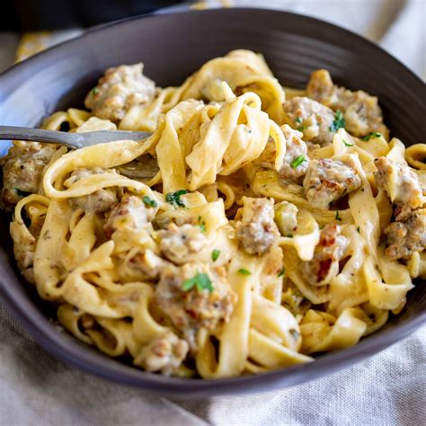 Spicy Sausage and Fettuccine in Creamy Garlic Sauce: A Flavorful ...