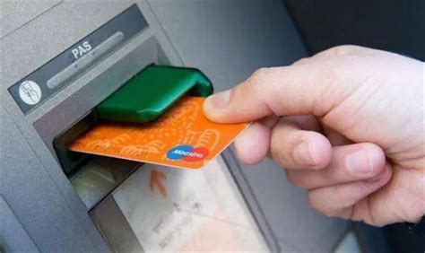 储蓄卡银行卡被风控了怎么办？钱还能取出来吗？