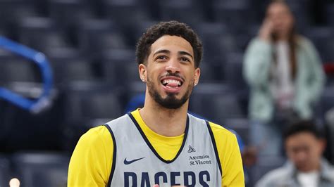 Lakers' Updated Salary Cap, Roster After Jaxson Hayes, Deandre Ayton ...